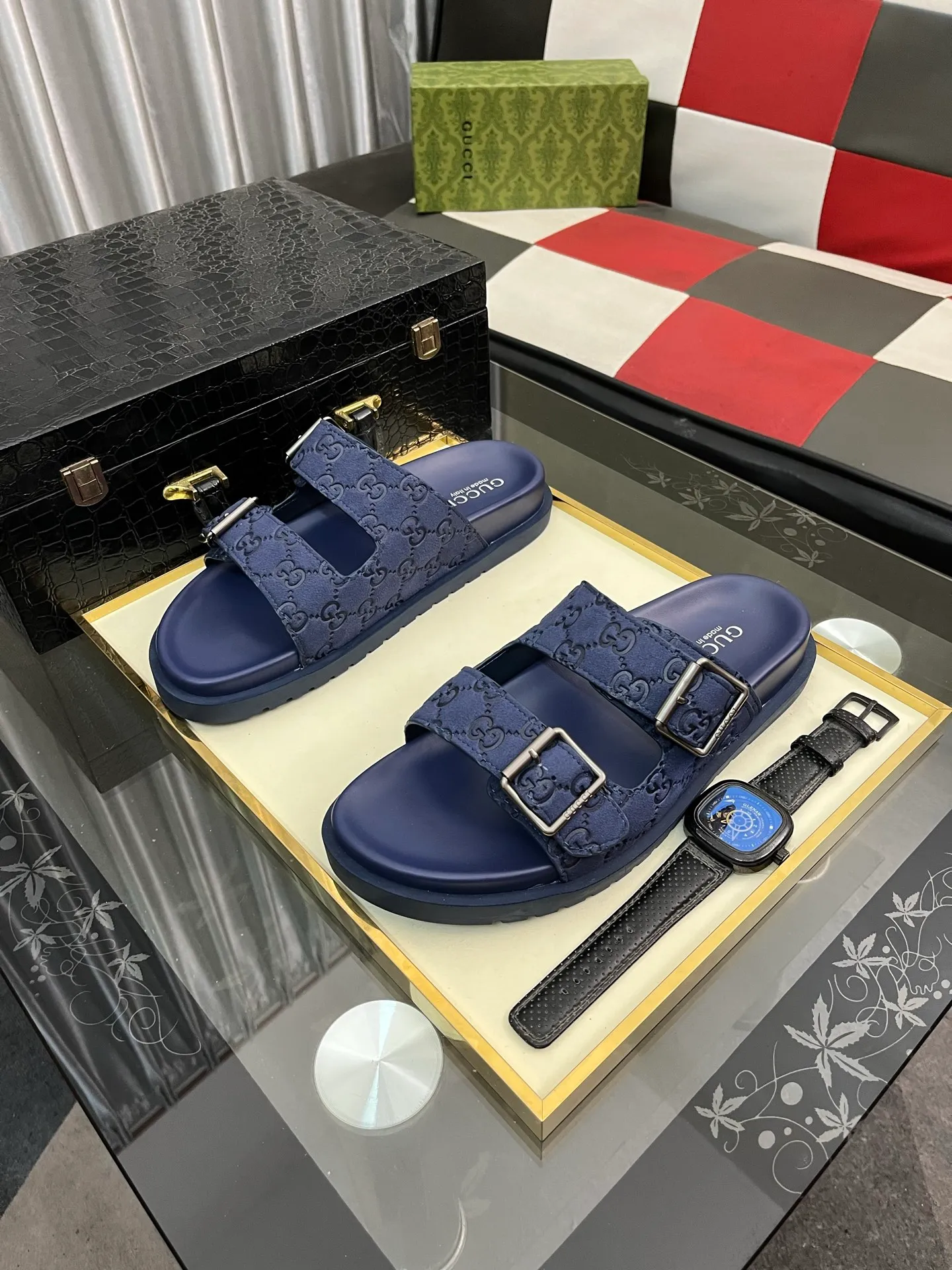 Men's shoes 💰340⌚️⌚️ (gucci-Gucci) New men's slippers, high-end boutique, made of cowhide, with exquisite embossed logo decoration on the upper, fine workmanship, super soft soles, casual, loose and comfortable, a must-have in summer! \nsize：38-44